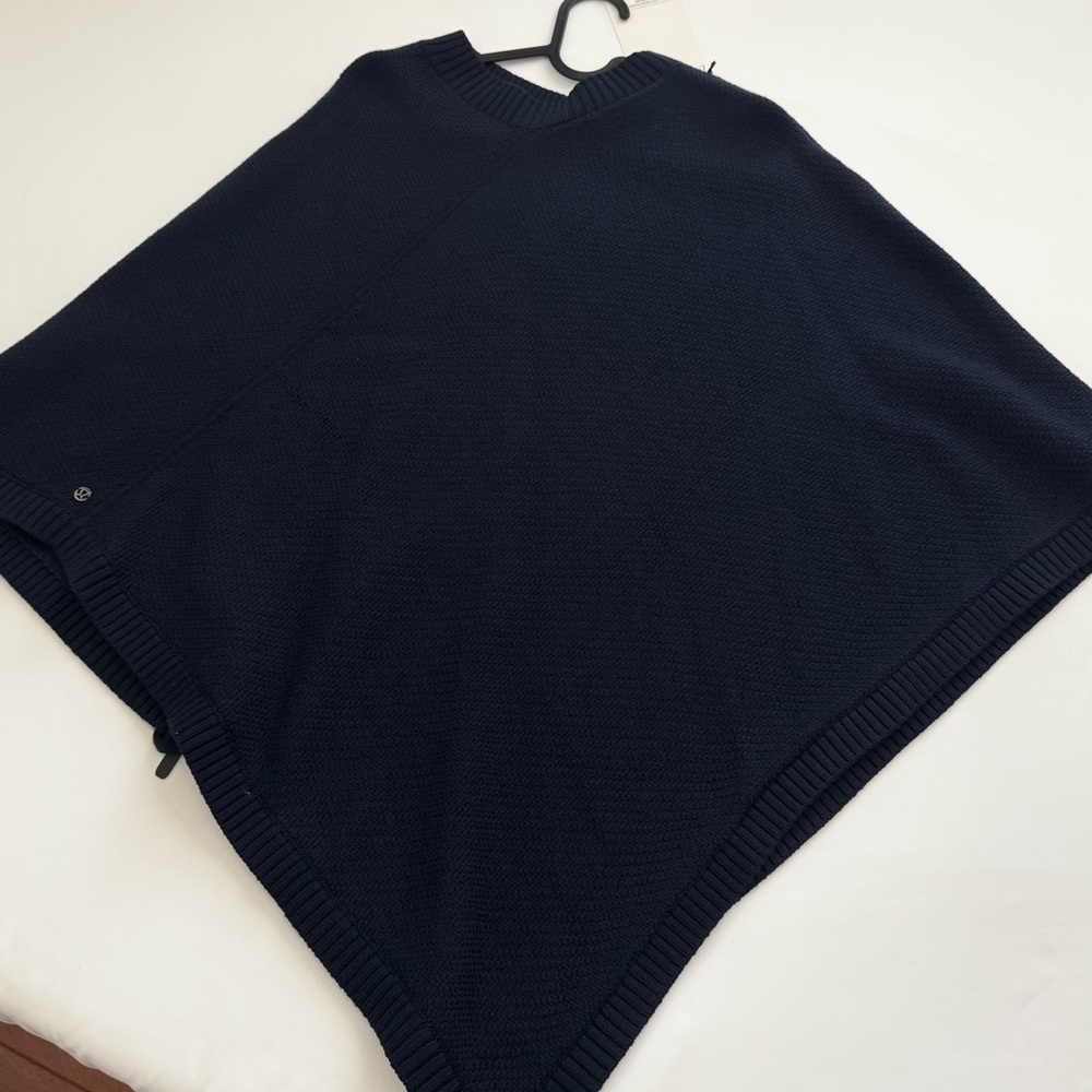 NWT Lululemon On the Go Poncho, True Navy - Picture 8 of 10